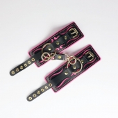 Черные кожаные наручники с розовой строчкой - Crazy Handmade - купить с доставкой в Сызрани
