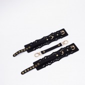 Черный кожаные оковы с узорами и золотистой фурнитурой - Crazy Handmade - купить с доставкой в Сызрани