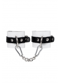 Бело-черные кожаные наручники с одним ремешком с люверсами - Pecado - купить с доставкой в Сызрани