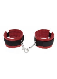 Красно-чёрные полиуретановые наручники Luxurious Handcuffs - Blush Novelties - купить с доставкой в Сызрани