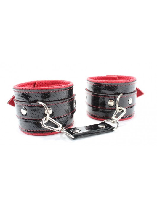 Лаковые чёрно-красные перфорированные наручники - БДСМ Арсенал - купить с доставкой в Сызрани