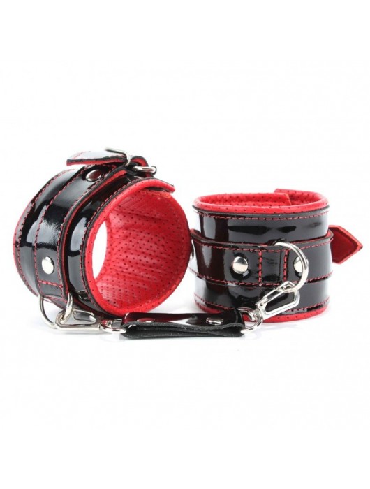 Лаковые чёрно-красные перфорированные наручники - БДСМ Арсенал - купить с доставкой в Сызрани