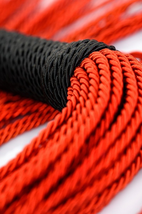 Красно-черный флоггер из веревки TOYFA Theatre - 48,5 см. - ToyFa - купить с доставкой в Сызрани